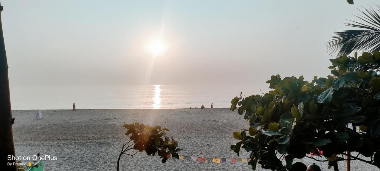 Golden Wings Cafe Hotel Gokarna  Exterior foto